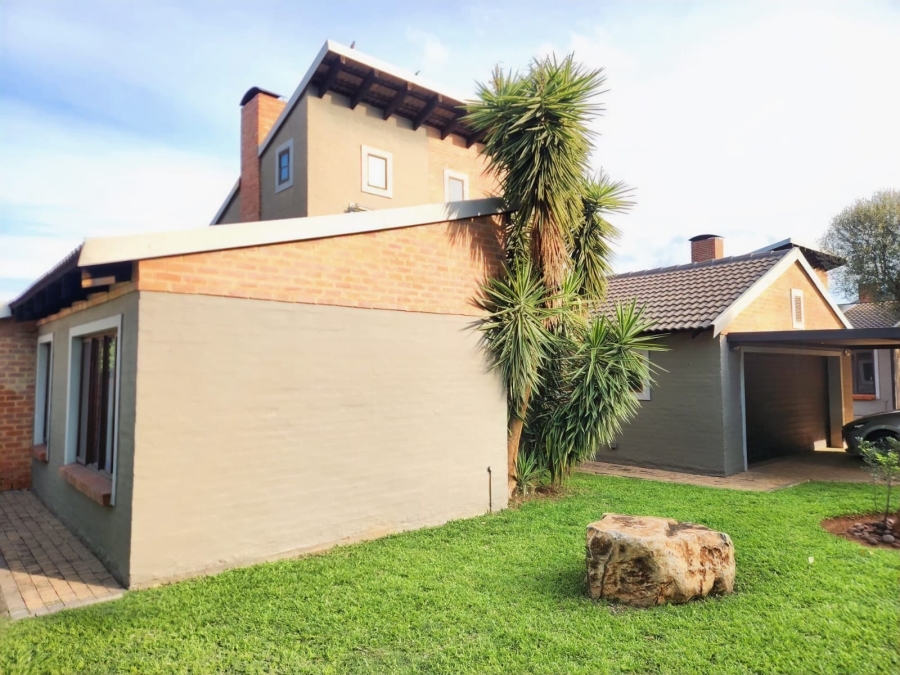 4 Bedroom Property for Sale in Waterval East North West